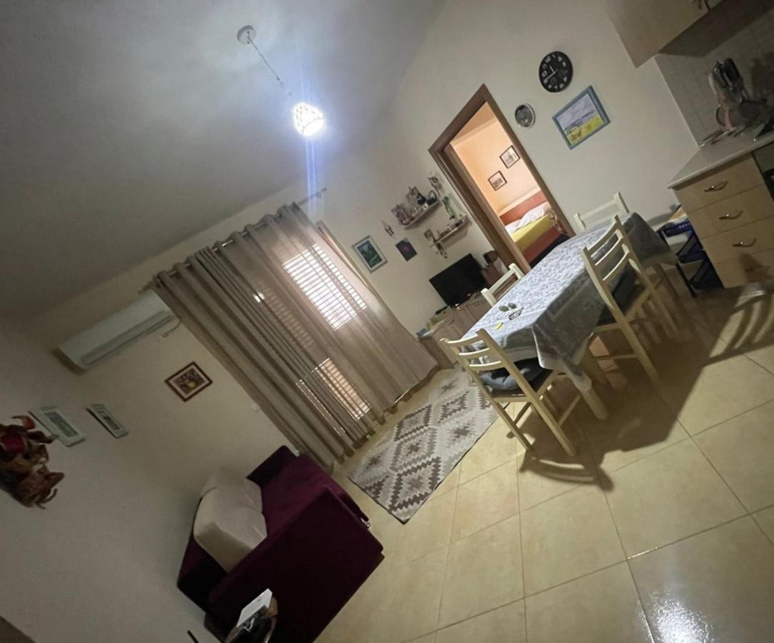 Mimi'S Beach Apartment Vlorë Exteriör bild