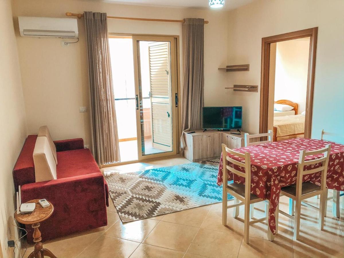 Mimi'S Beach Apartment Vlorë Exteriör bild
