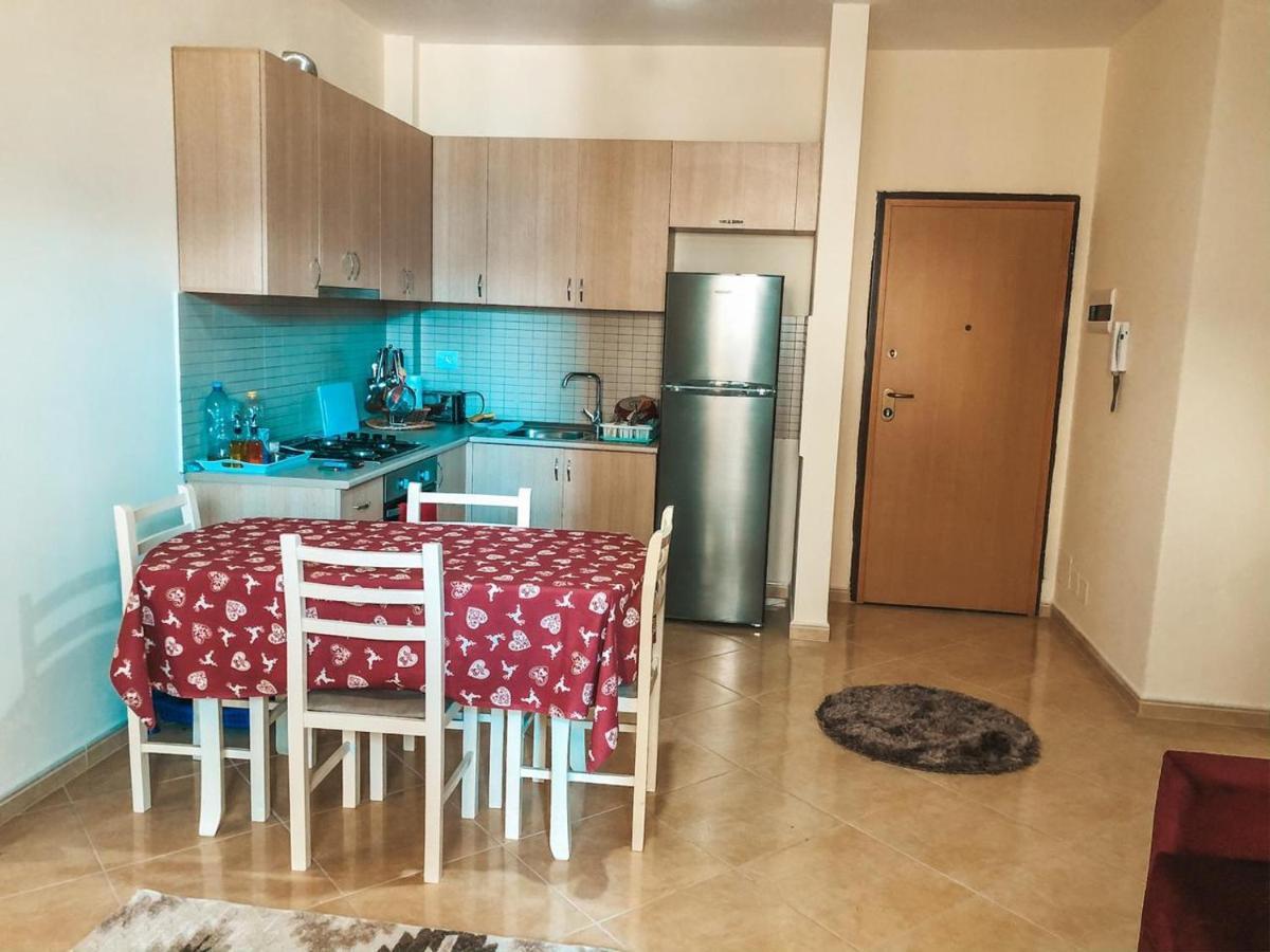 Mimi'S Beach Apartment Vlorë Exteriör bild